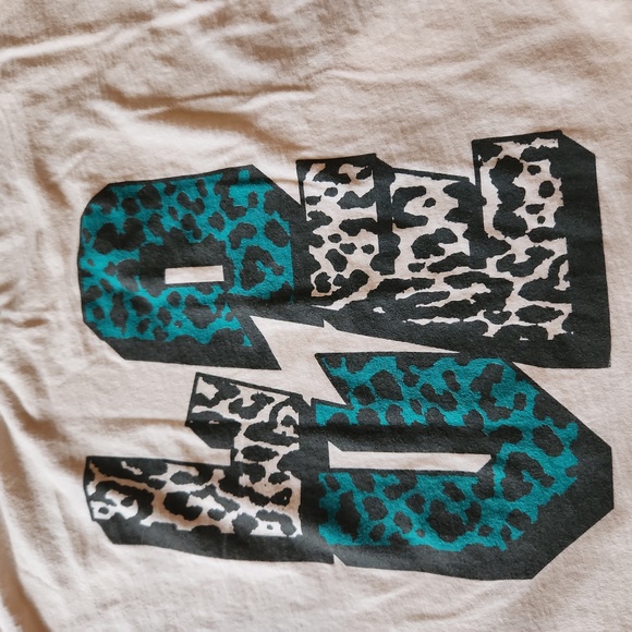 CROP TSHIRT size large, cute excellent condition. - Picture 2 of 3